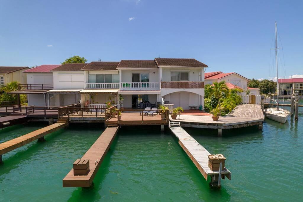 Waterfront Luxury Retreat: 2-Bed Villa Sea Life Jolly Harbour Eksteriør billede